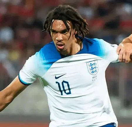 阿歷山大阿諾特披10號戰衣成為英格倫右中場首選-歐國杯組C賽事回顧