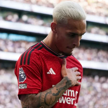 安東尼 否認家庭暴力指控