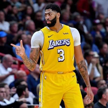 詹皇高掛免戰牌 「一眉」戴維斯平Kobe睽違16年神紀錄