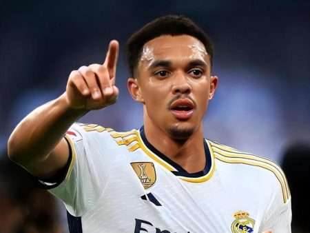 阿諾德加盟皇馬後的困境:金球夢是否就此破碎?